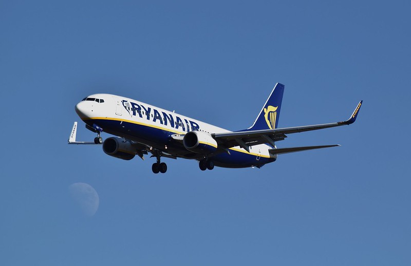Passageiro morreu durante voo da Ryanair na Inglaterra