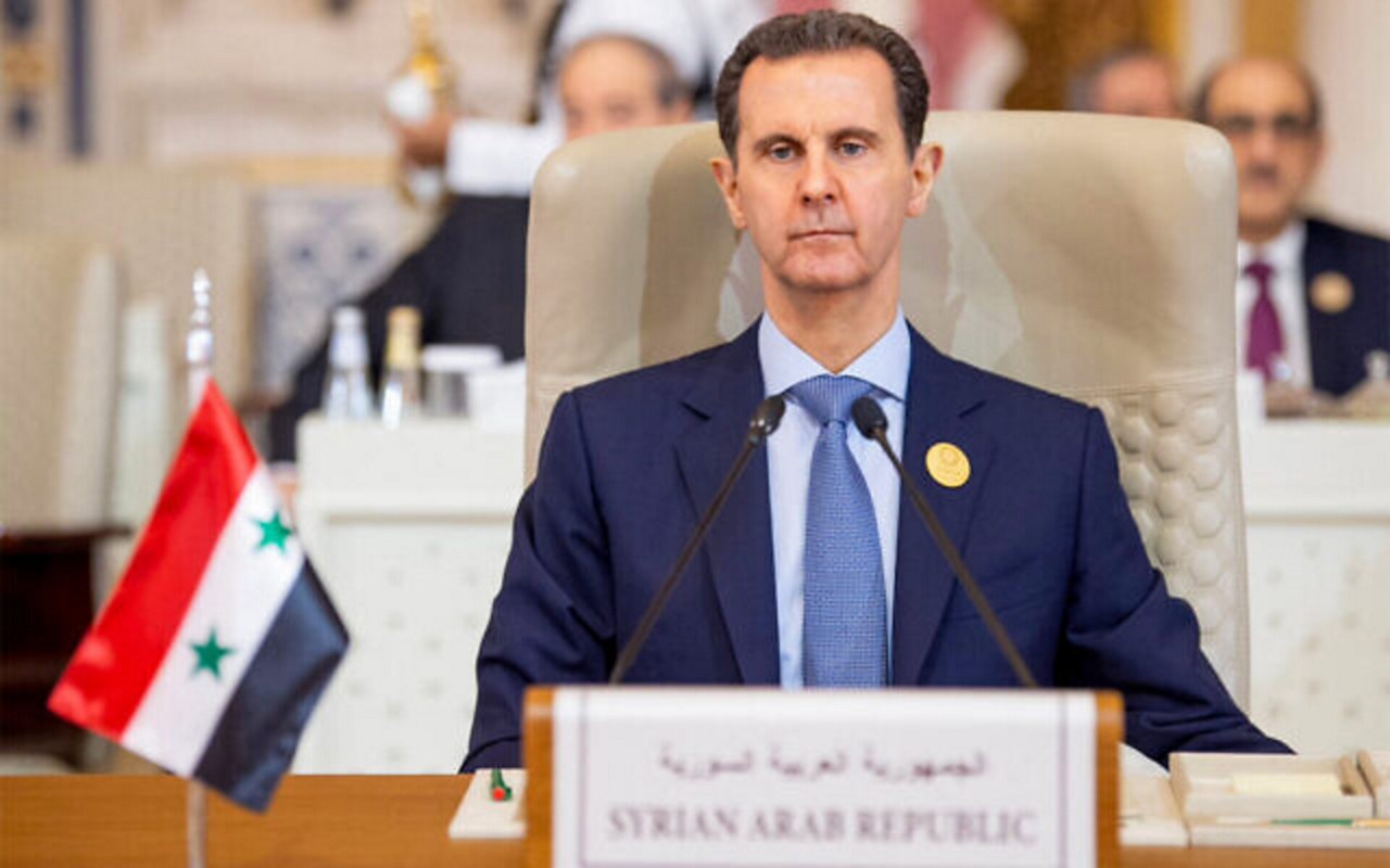 Bashar al-Assad participando de uma reunião de emergência da Liga Árabe e da Organização de Cooperação Islâmica (OCI) em novembro de 2023