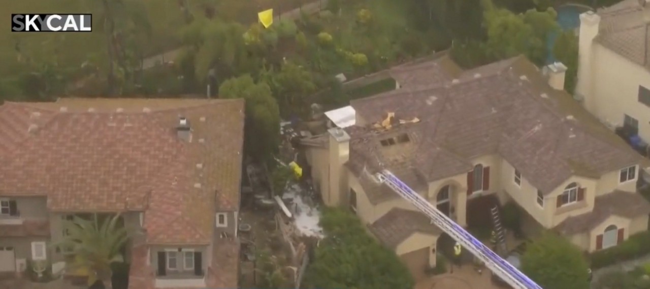 Avião destruiu algumas casas em Ventura, na Califórnia