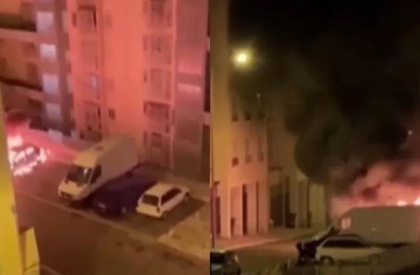 Houve registro de explosões e os carros queimaram por completo