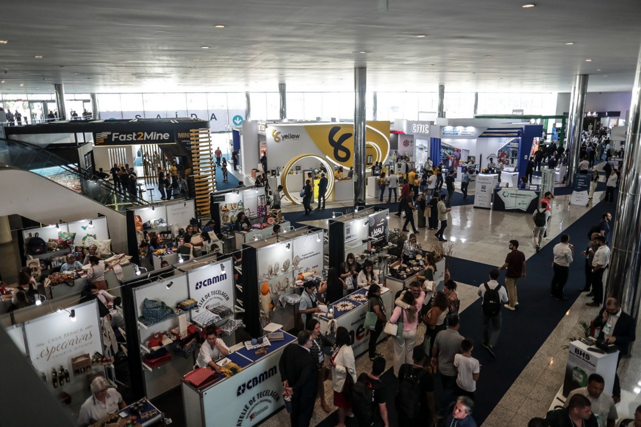 Centenas de estandes compõem a Exposibram, no Expominas