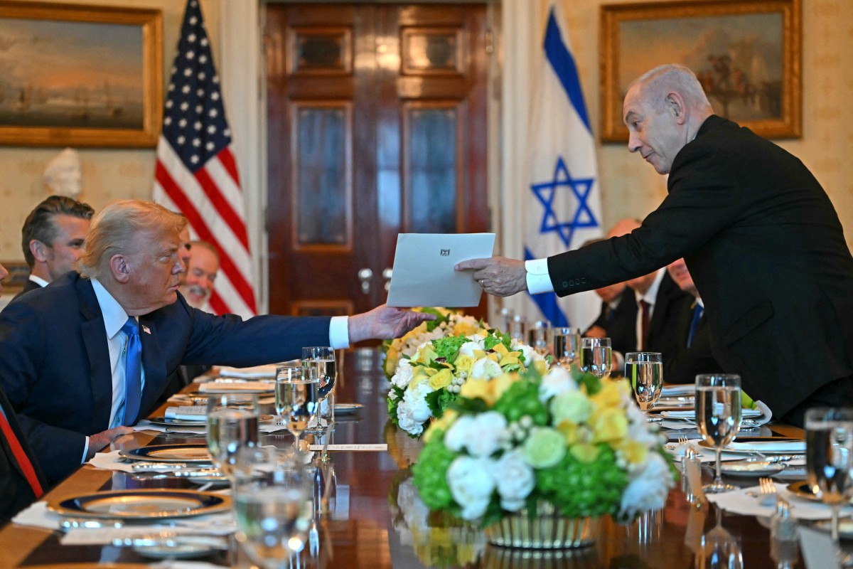 Donald Trump e Benjamin Netanyahu jantaram juntos na Casa Branca, nesta segunda-feira (7)