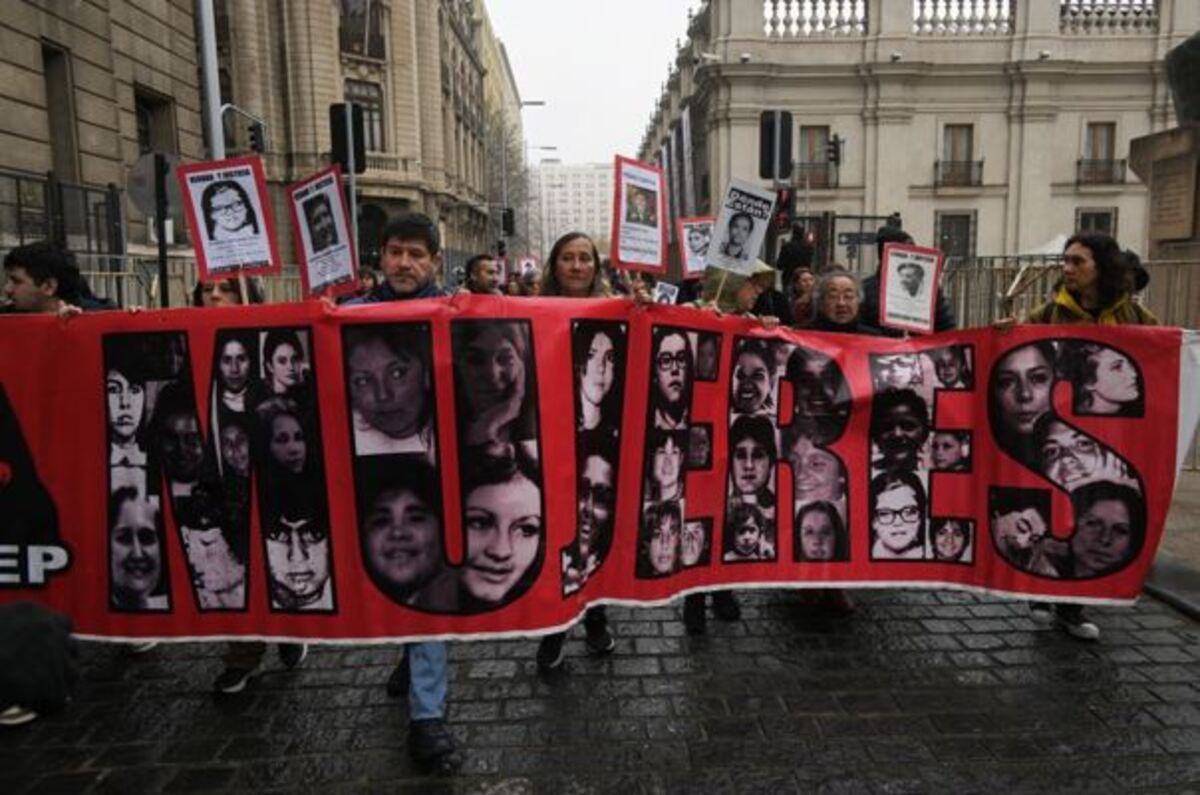 Manifestantes foram às ruas de Santiago neste domingo (7/9)