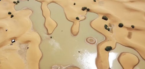 Tempestades formaram lagoas em meio as dunas de Marrocos