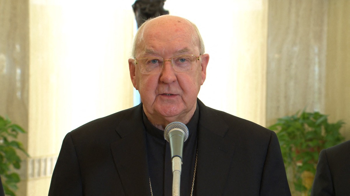 Cardeal Kevin Farrell anuncia a morte do papa Francisco