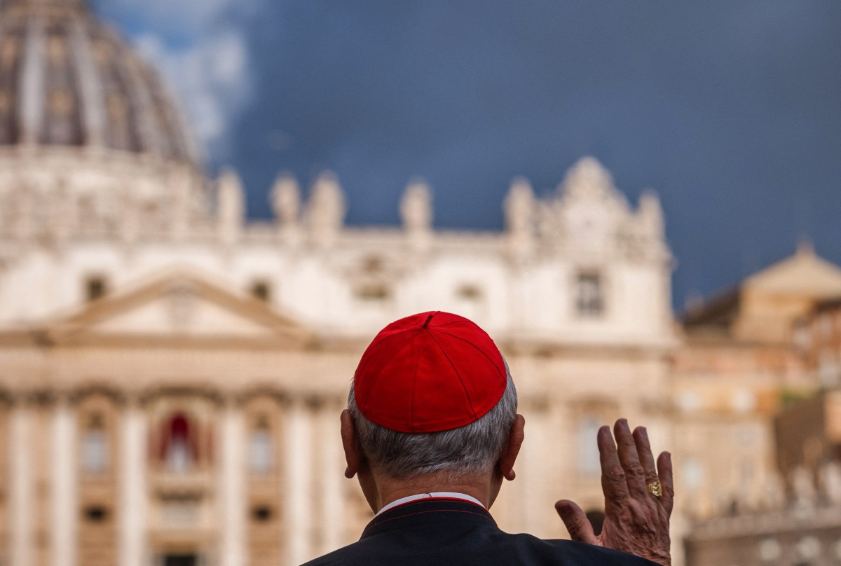Cardeais estão reunidos no Vaticano para decidir novo papa no Conclave. (Crédito: Dimitar Dilkoff/AFP)