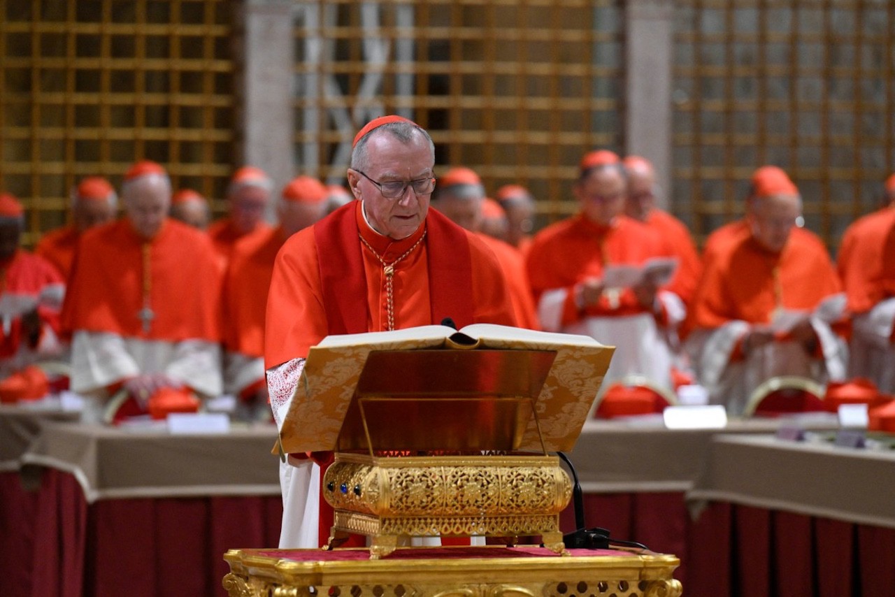 Cardeal Pietro Parolin no início do Conclave