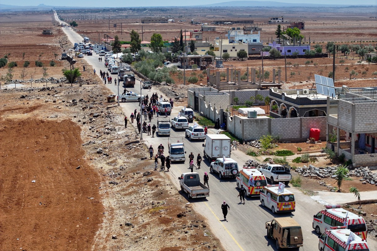 Comboio transportando ajuda humanitária rumo à cidade predominantemente drusa de Sueida