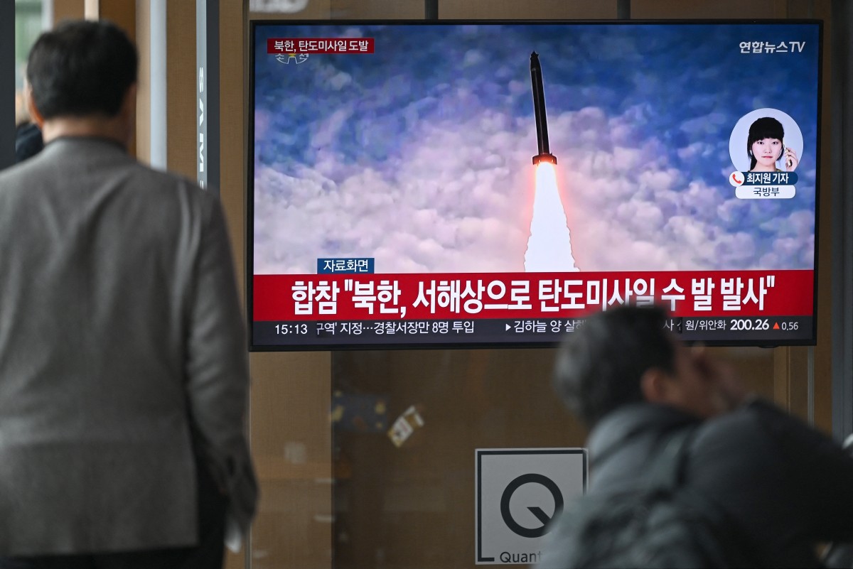 Mísseis na Coreia do Norte televisionados na Coreia do Sul