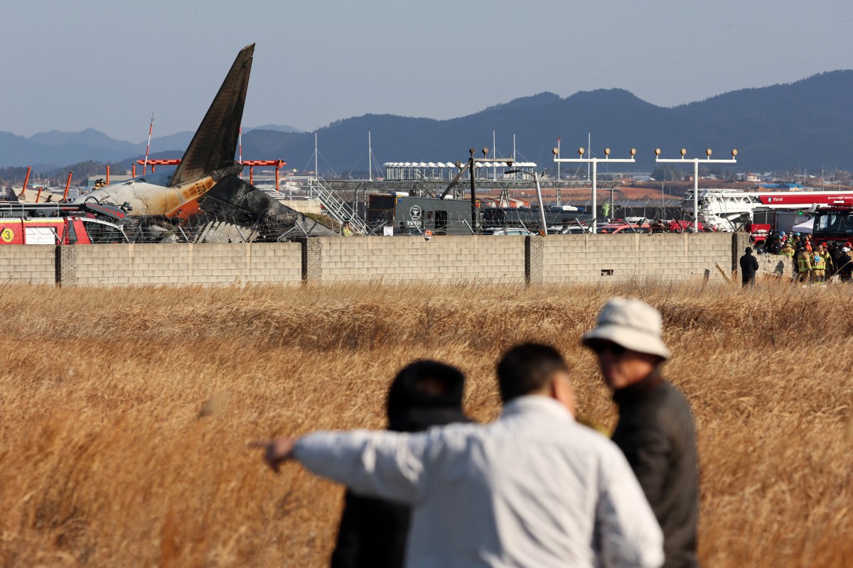 Os dois sobreviventes a acidente de avião na Coreia do Sul são tripulantes