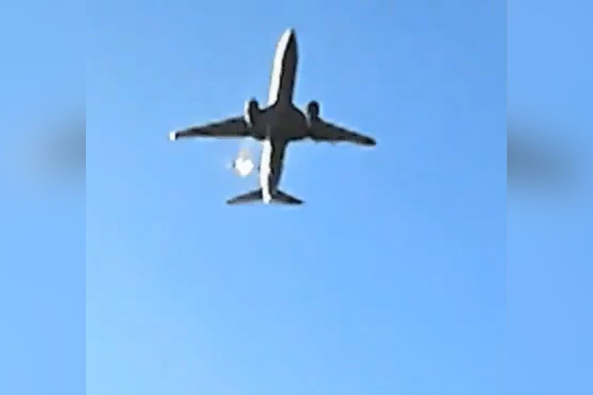 Vídeo mostra chamas saírem de avião ainda no ar na Coreia do Sul