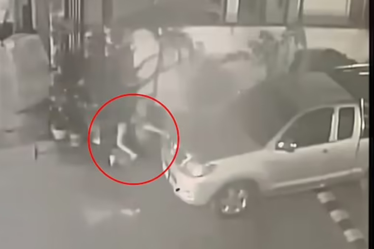 Mulher abandona bebê na rua e volta a festival