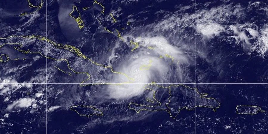 Imagem de satélite do furacão Oscar mostra que ele está crescendo 