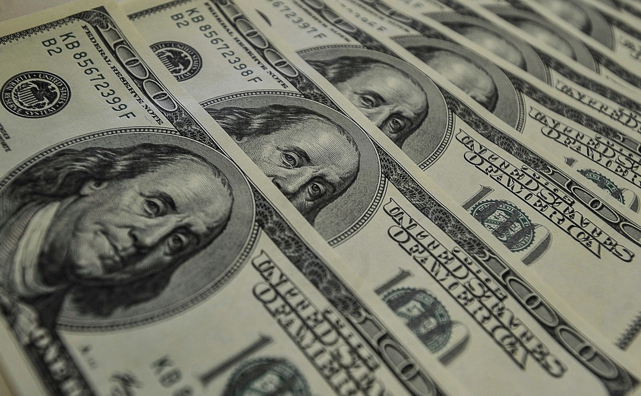Dólar fechou em queda