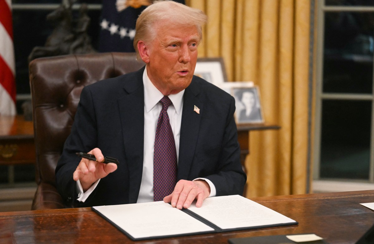 Trump assinou uma série de decretos, no primeiro dia de governo, mas deixou pauta econômica de lado