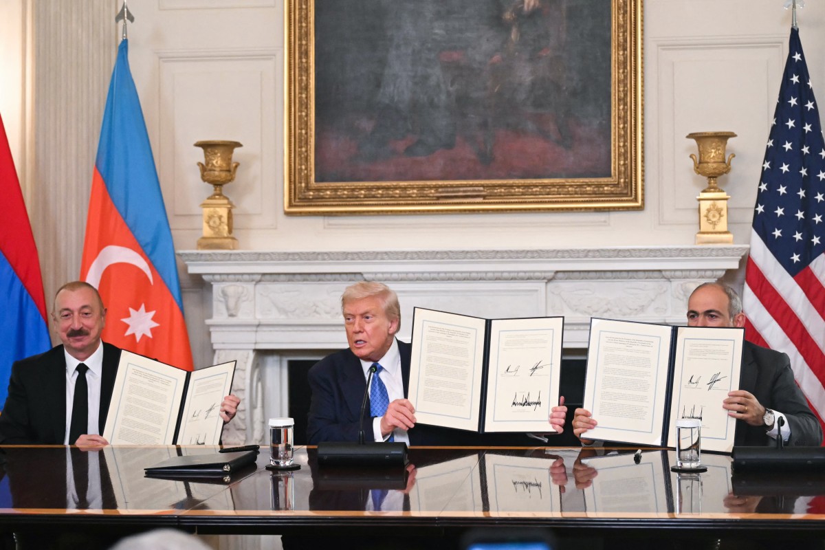 Donald Trump ,  o presidente azerbaijano, Ilham Aliyev, e o primeiro-ministro armênio, Nikol Pashinian