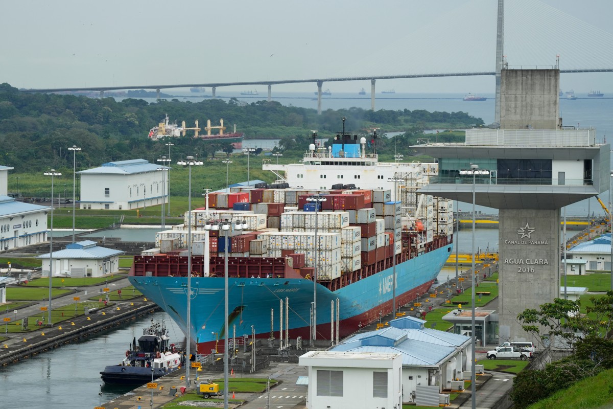 O Canal do Panamá conecta os oceanos Atlântico e Pacífico