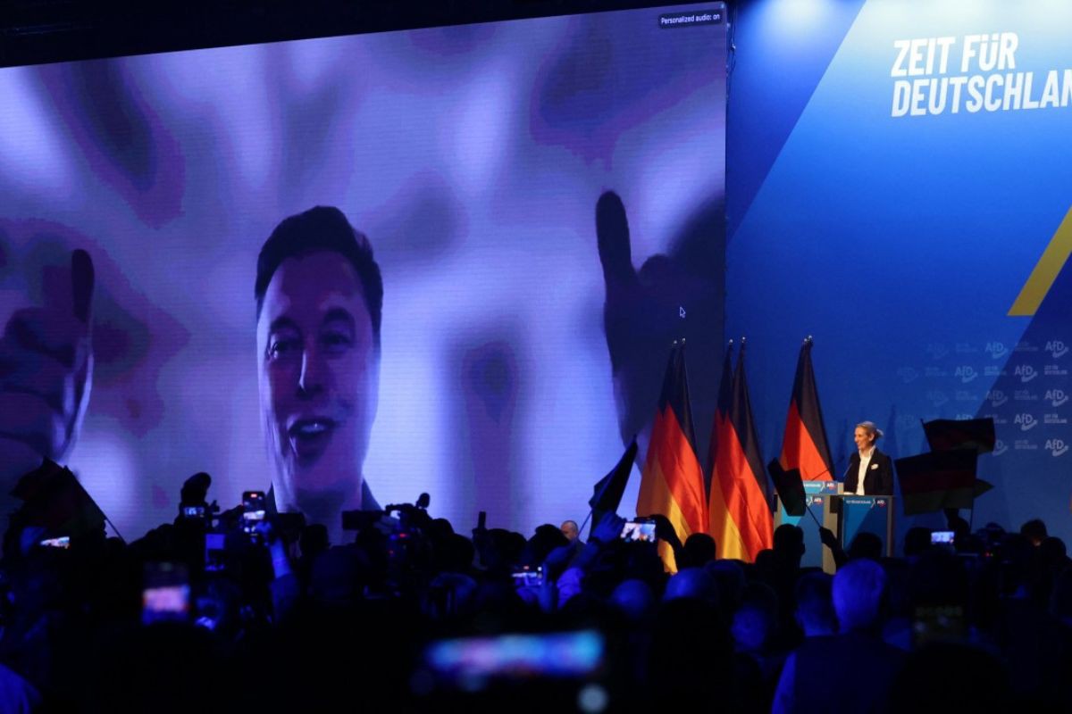 Elon Musk discursa por vídeo em comício alemão