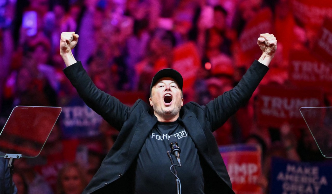 Elon Musk em comício de Trump durante a campanha