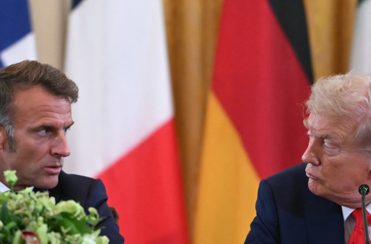 O presidente francês, Emmanuel Macron (E), e o presidente dos EUA, Donald Trump (D)