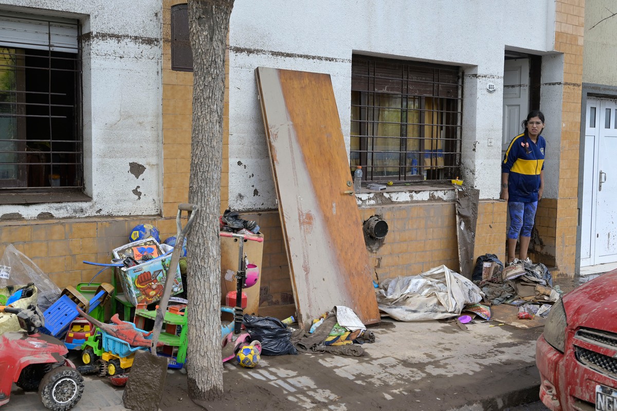 Os 350.000 habitantes de Bahia Blanca, 600 km ao sul de Buenos Aires, foram atingidos por chuvas em 7 de março equivalentes ao dobro da média anual da região
