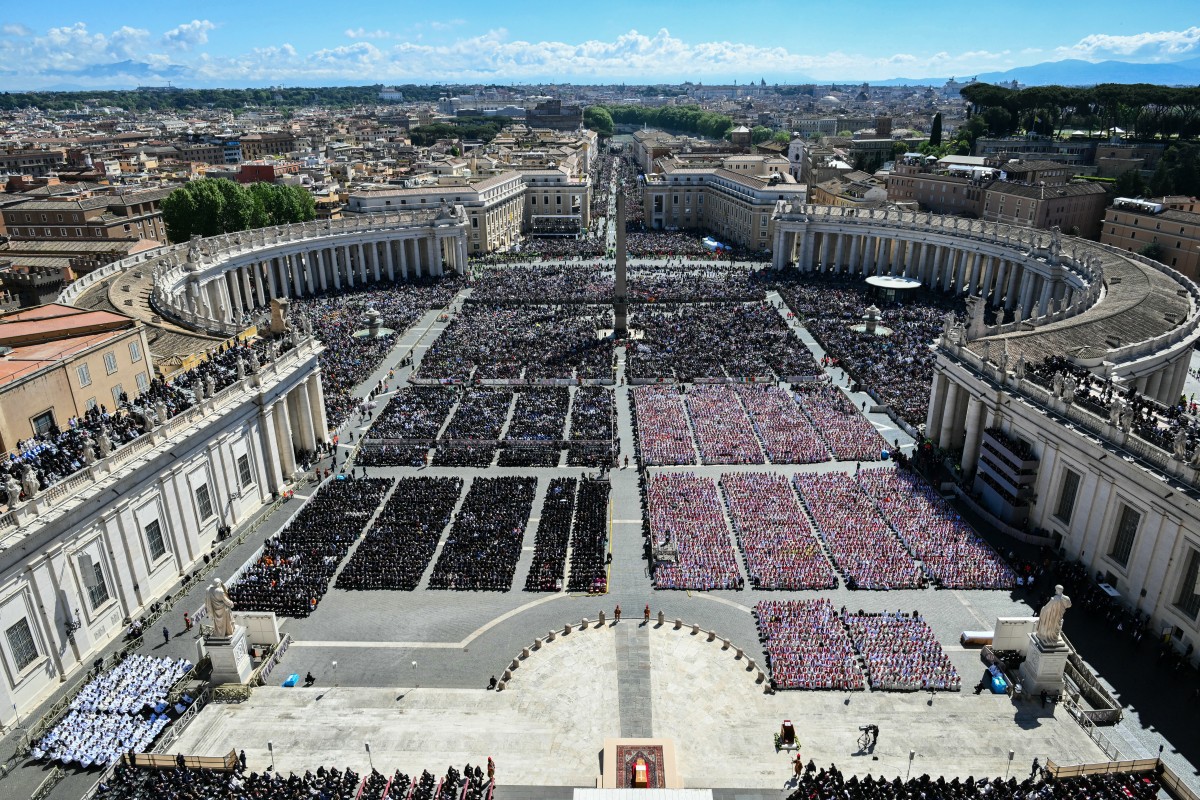 Funeral do papa Francisco reuniu milhares de pessoas no Vaticano