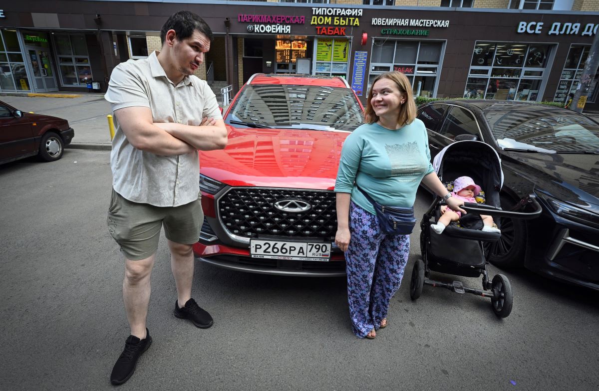 Sergei e Maria moram perto de Moscou, usam um carro chinês