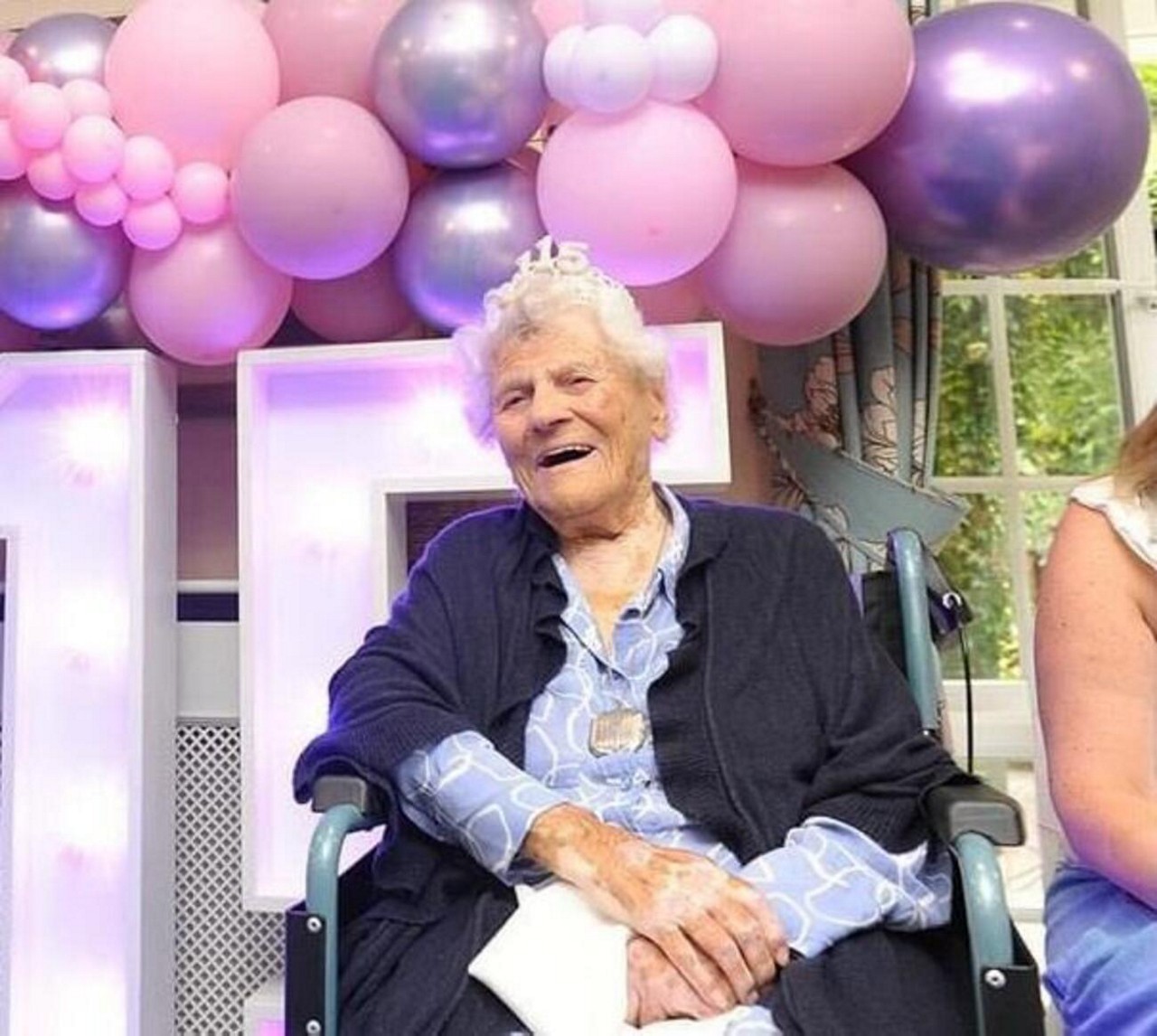Ethel Caterham, de 115 anos de idade, se tornou a pessoa mais idosa do mundo