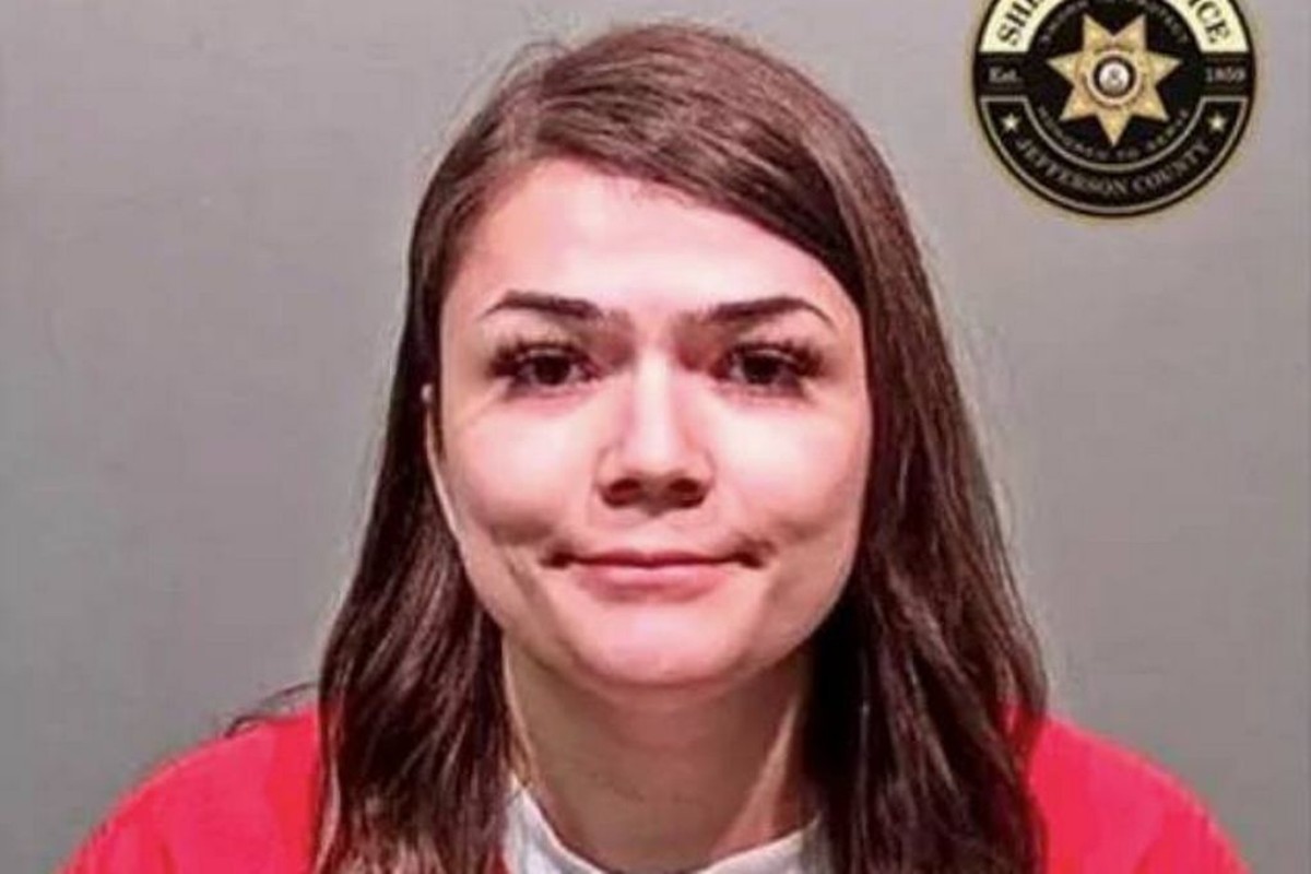 Imagine Ewer, de 28 anos, foi condenada a quatro anos de prisão por manter relações sexuais com aluno de 16