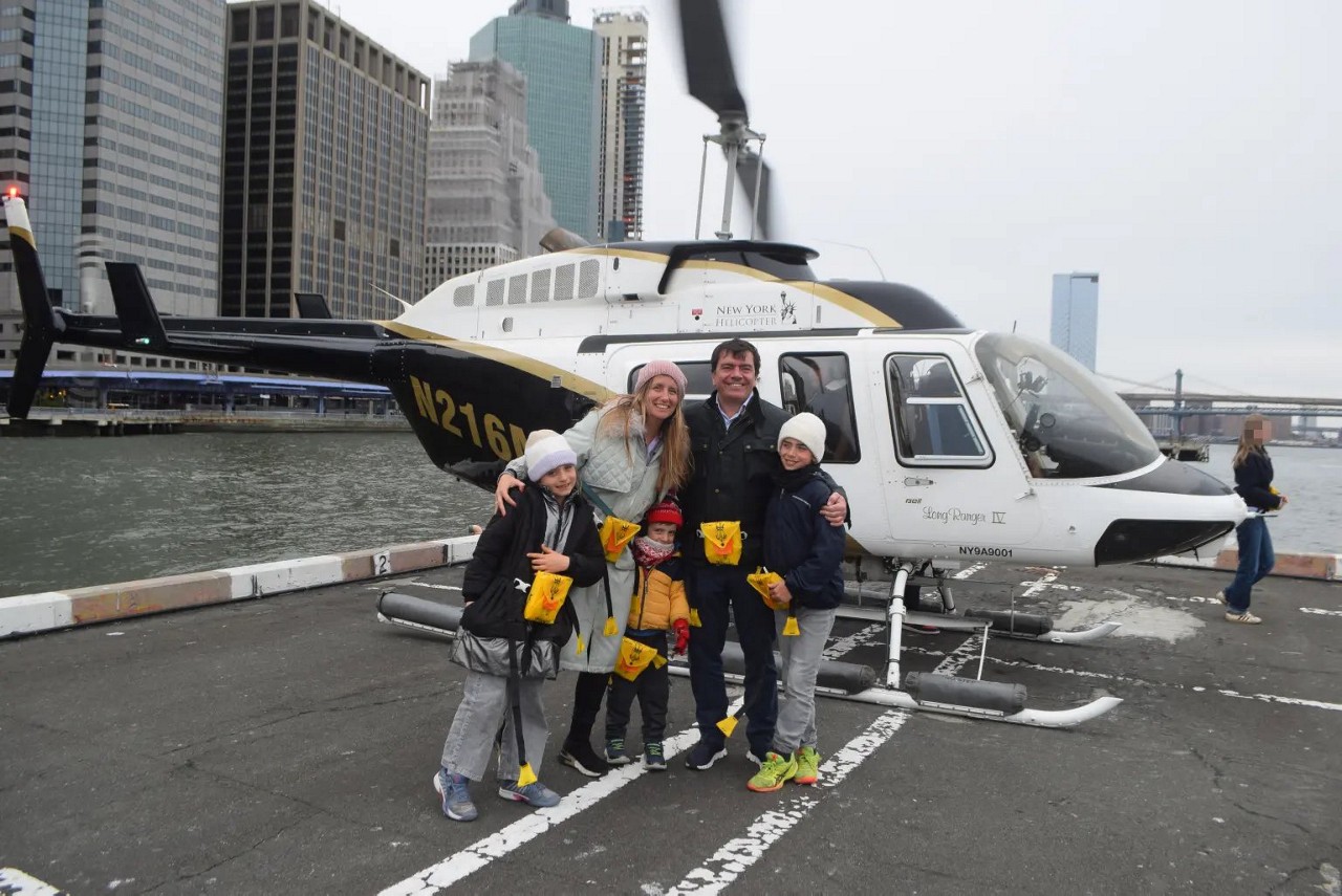 Buscas pelas vítimas e retirada dos destroços do helicóptero foram feitas no rio Hudson