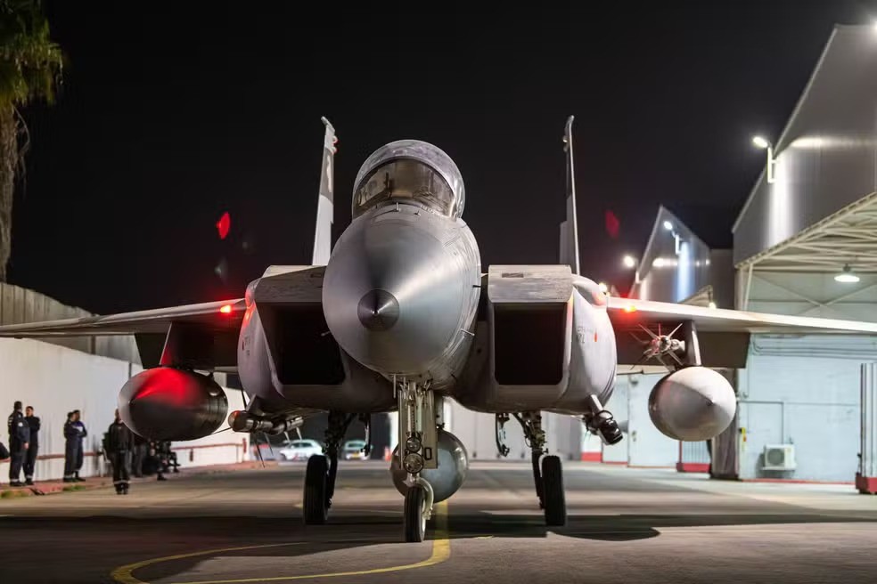 Israel utilizou caças para atacar o Irã na noite da última sexta-feira (25)