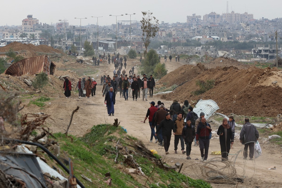 Palestinos deslocados começaram a voltar para casa após retirada de tropas israelenses do chamado corredor Netzarim