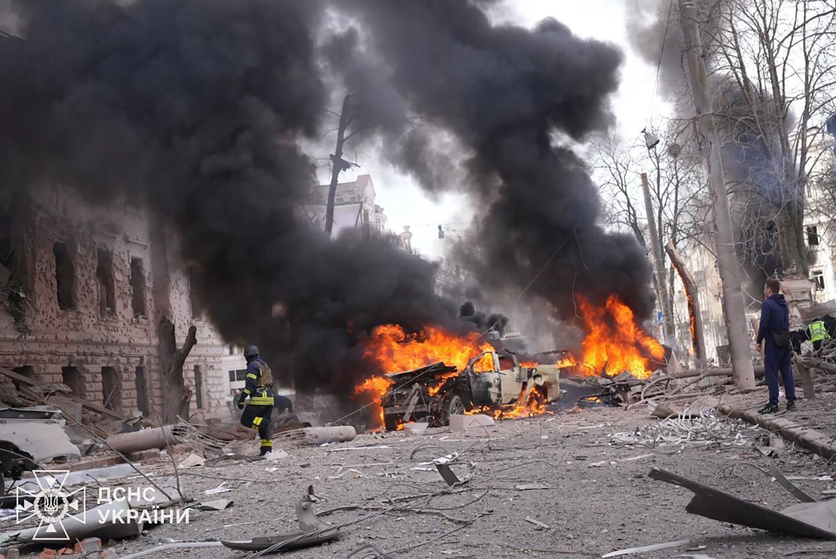 Imagem de parte da destruição provocada pelo bombardeio deste domingo, em cidade ucraniana