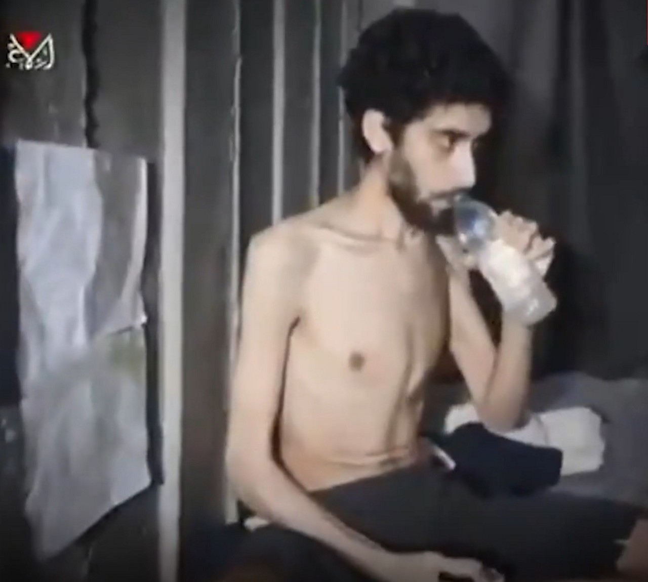 Na gravação divulgada pelo Hamas, o refém aparece magro e com voz fraca