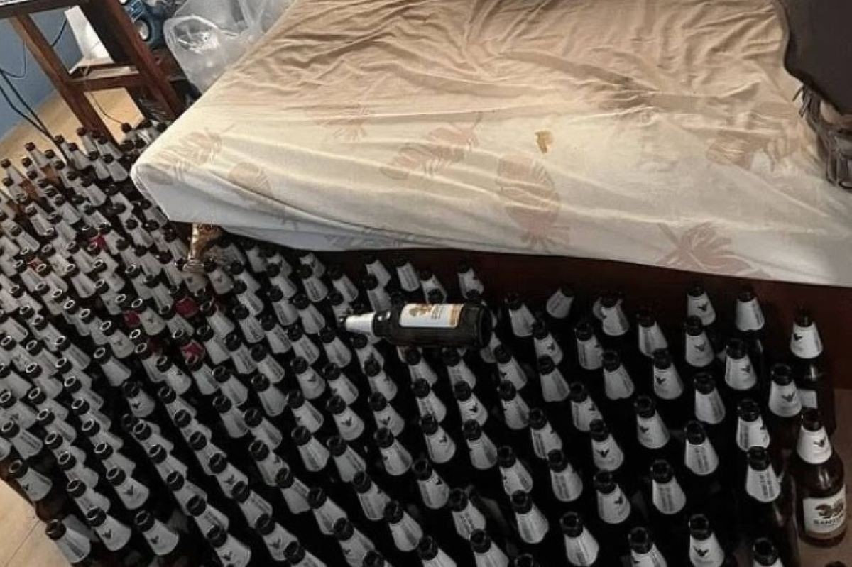 Filho de 16 anos encontrou o pai insconsciente, rodeado por mais de 100 garrafas de cerveja