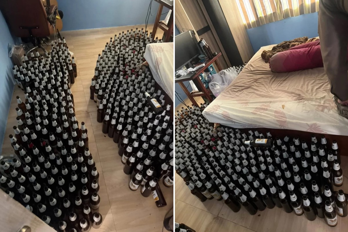 Os paramédicos encontraram mais de 100 garrafas vazias de cerveja organizadas no chão do quarto do homem