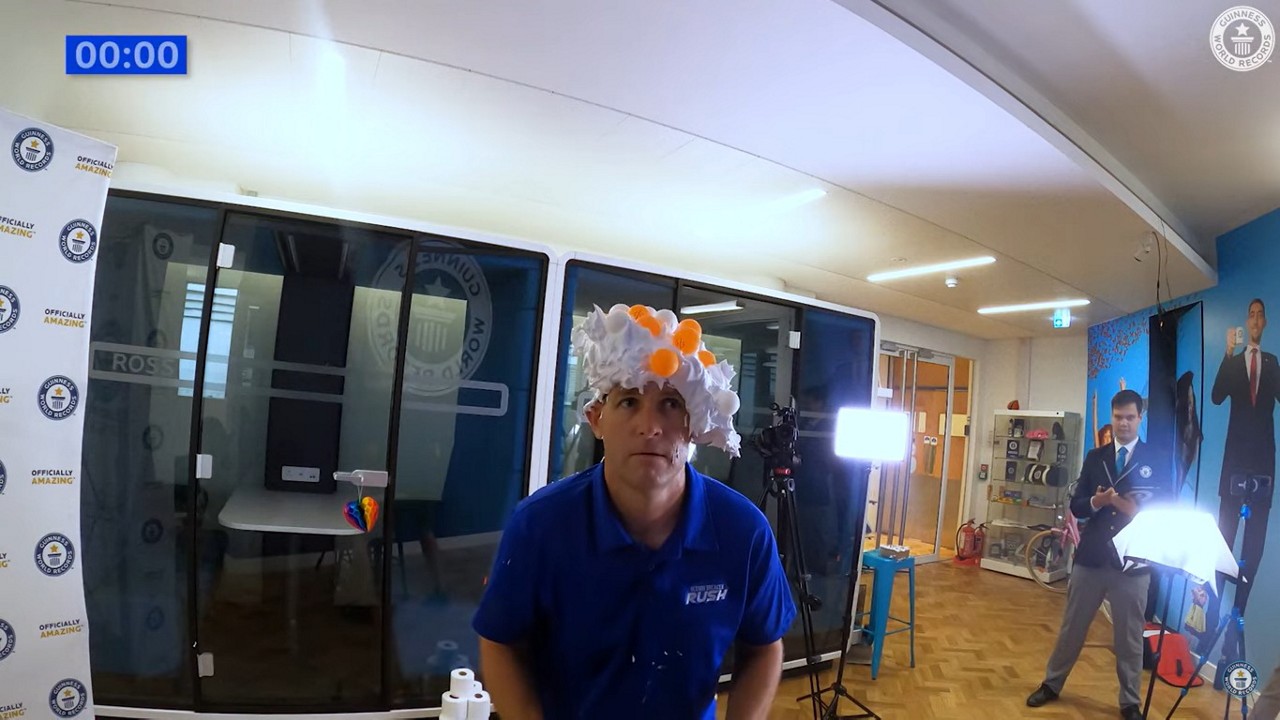 David Rush foi até o escritório do Guinness World Records e quebrou 15 recordes no mesmo dia