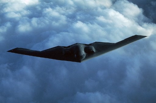 Bombardeiro B-2 dos EUA em vôo em um local não revelado