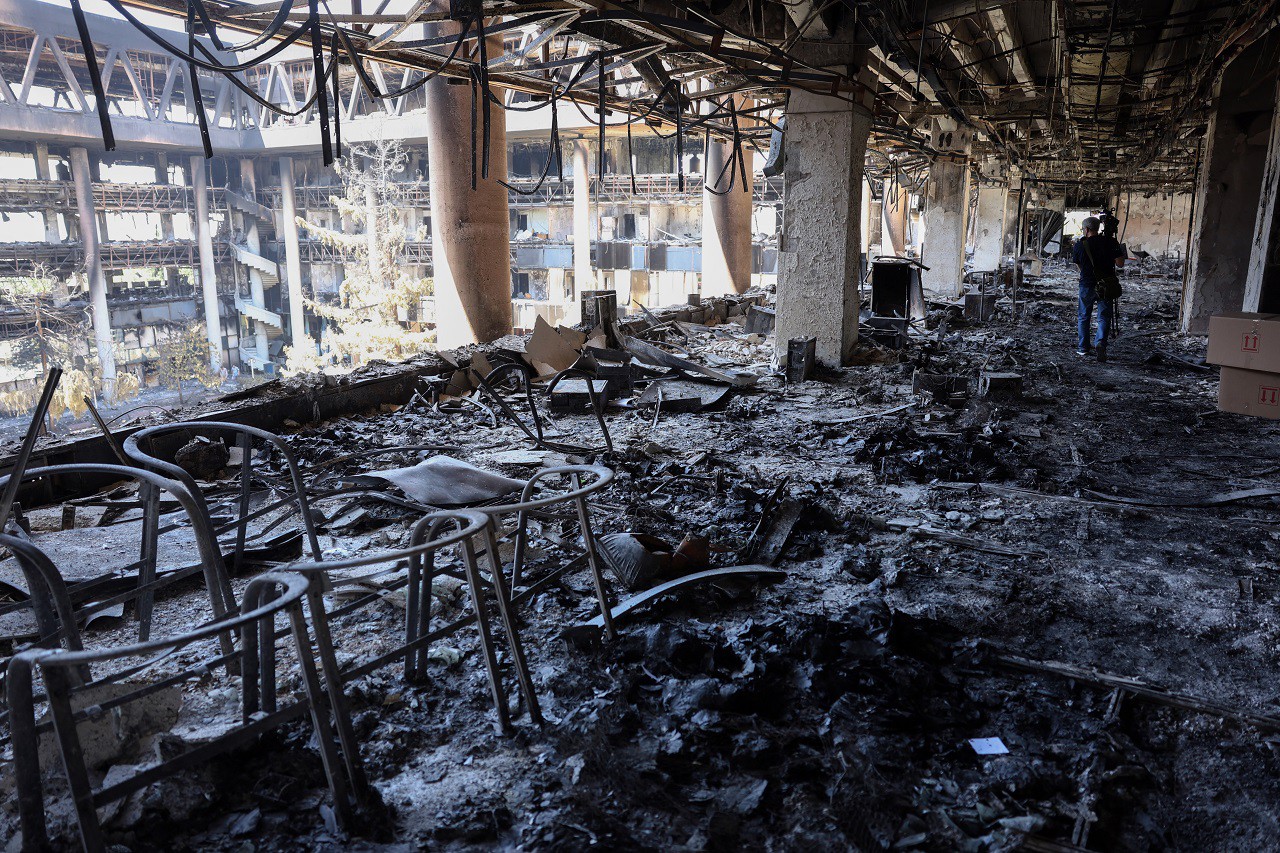 Prédio no irã fica destruído após ataque de Israel