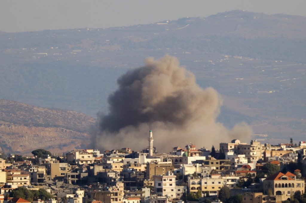 Cidade libanesa de Khiam foi bombardeada nesta segunda-feira (21)