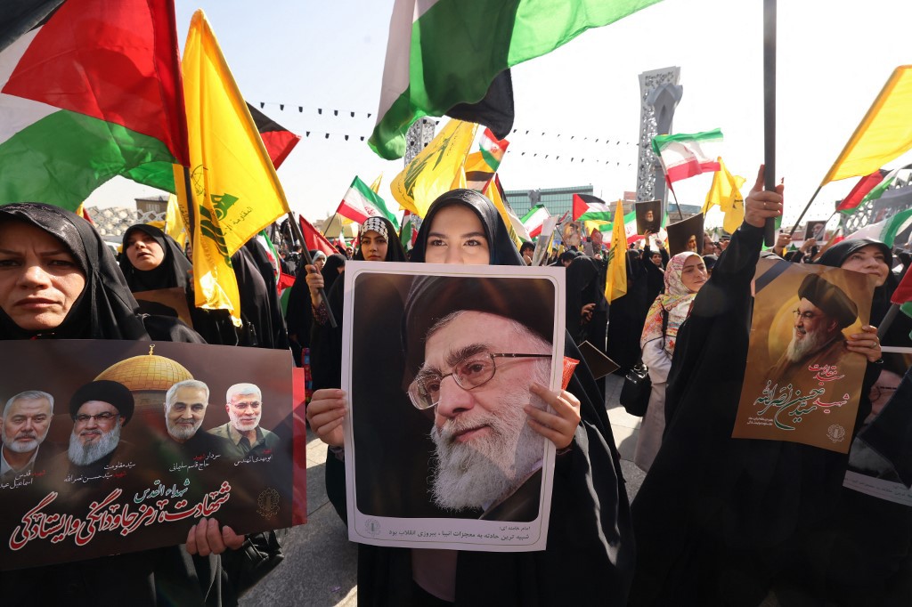 Muitos iranianos foram às ruas demonstrar apoio ao governo 