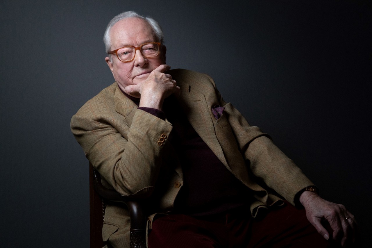 Jean-Marie Le Pen durante uma sessão de fotos em fevereiro de 2022 em sua casa em Rueil-Malmaison, a oeste de Paris