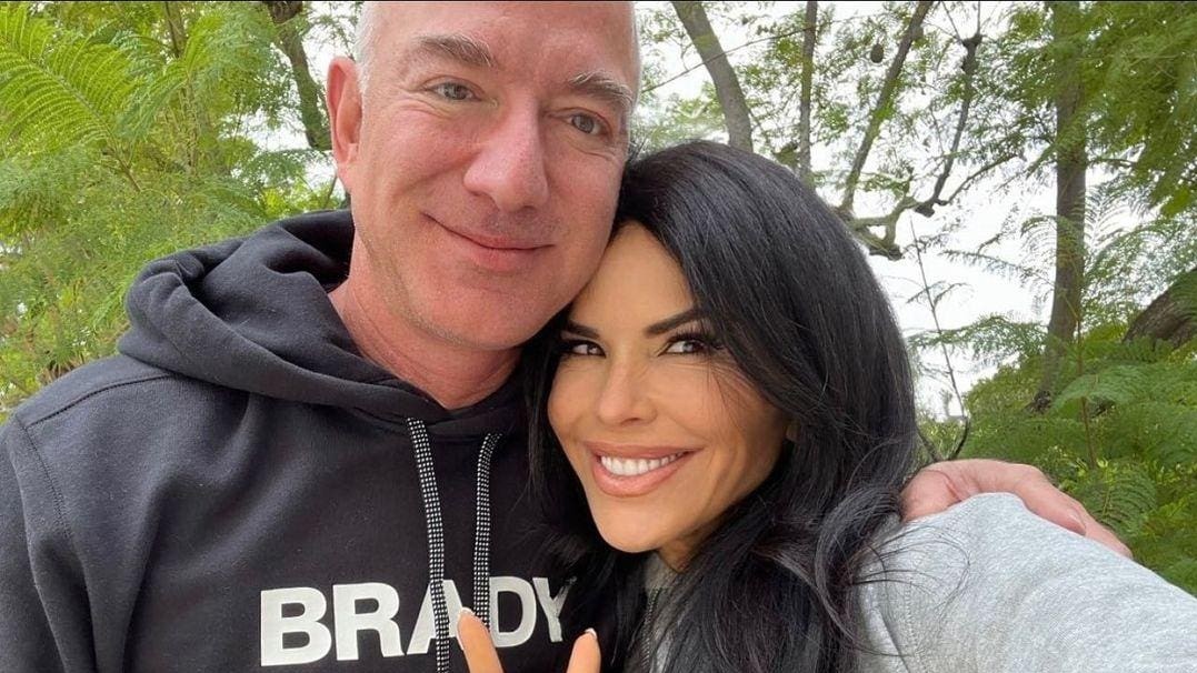 O bilionário Jeff Bezos e a apresentadora Lauren Sánchez
