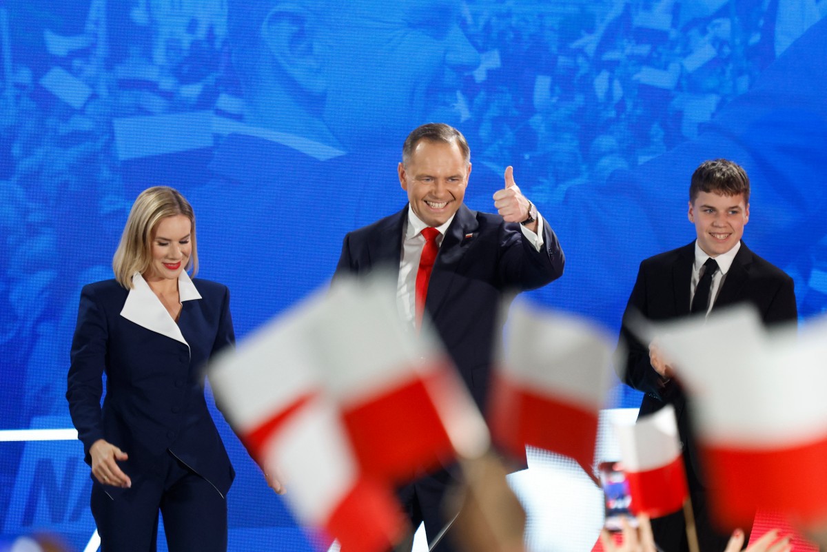 Nawrocki tem 42 anos e é um historiador eurocético