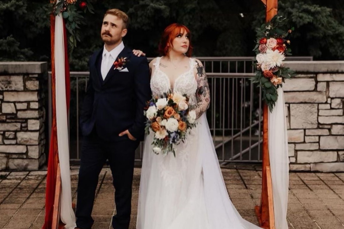 Apesar das dificuldades, Kelly Stech decidiu manter a data do casamento