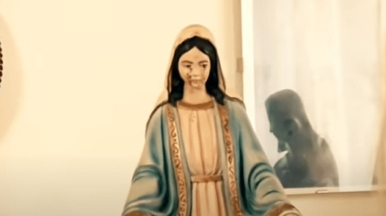 Imagem da santa chegou a ser visitada por milhares de fiéis que acreditaram nas veracidade das lágrimas de sangue