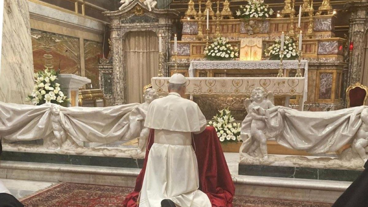 Papa Leão XIV reza no santuário Nossa Senhora do Bom Conselho