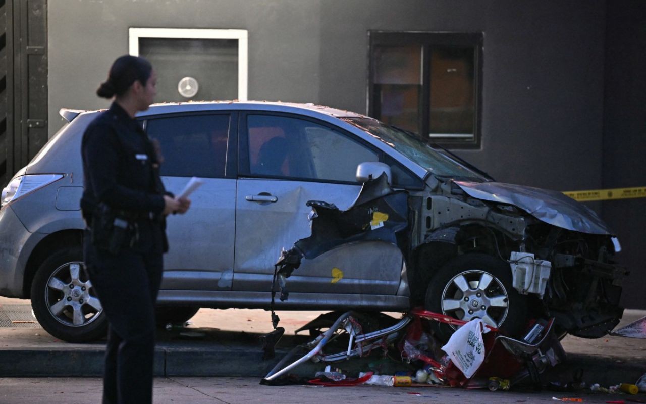 Carro que atropelou 28 pessoas em Los Angeles