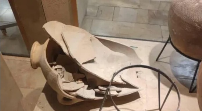 Vaso de 3.500 anos foi quebrado por criança em museu de Israel