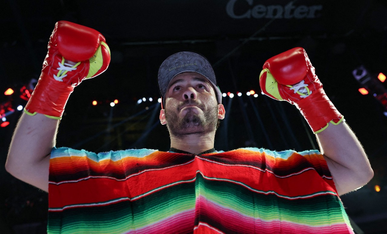 O pugilista, filho da lenda do boxe Julio César Chávez, foi entregue ao México pelos Estados Unidos na última segunda-feira (18)